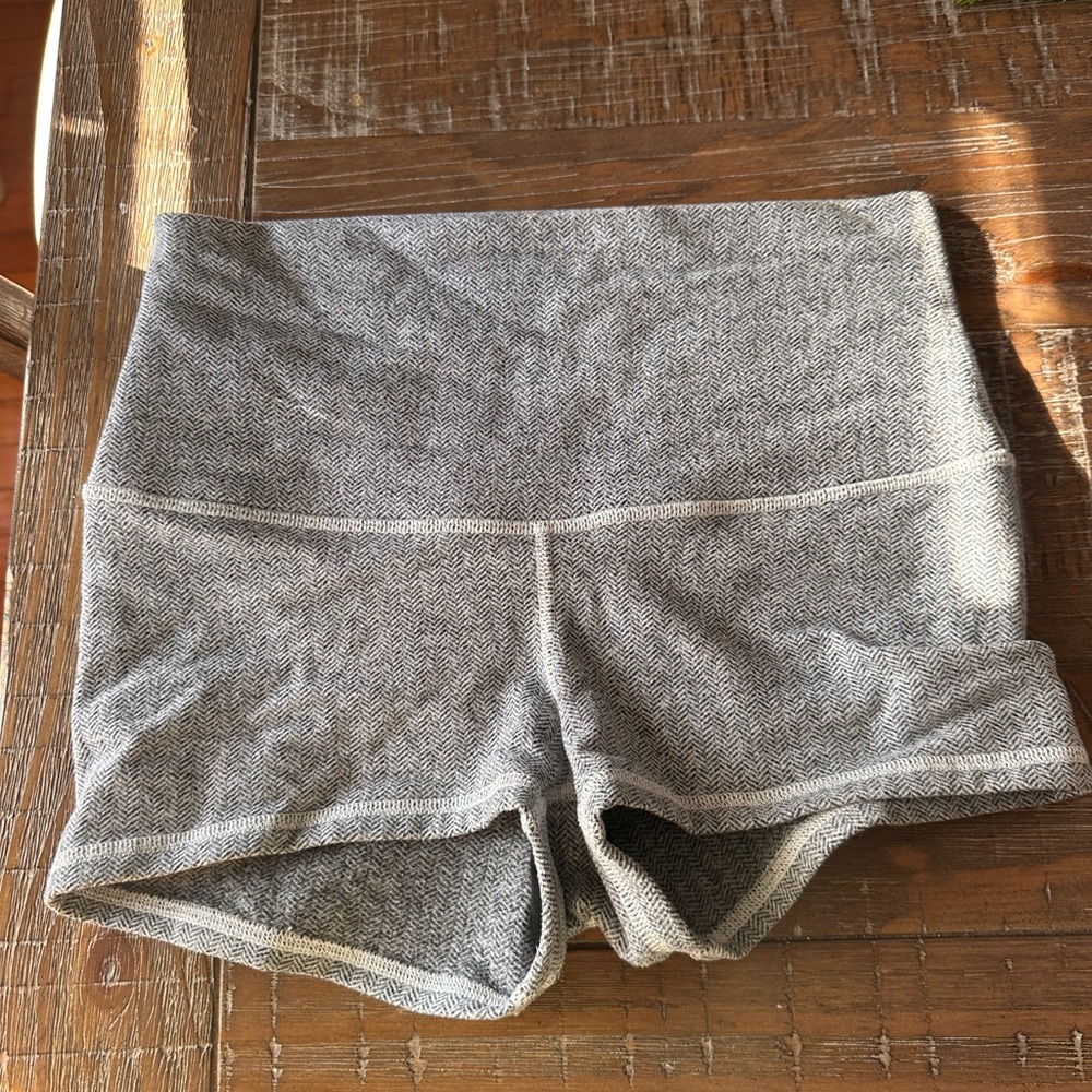 Lululemon Boogie Short (Roll Down) in heathered herringbone
